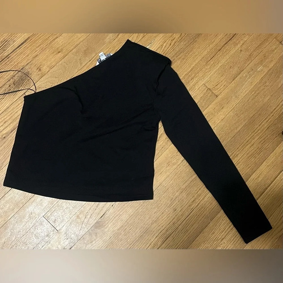 WALTER BAKER BLACK ONE-SHOULDER TOP - Picture 6 of 8